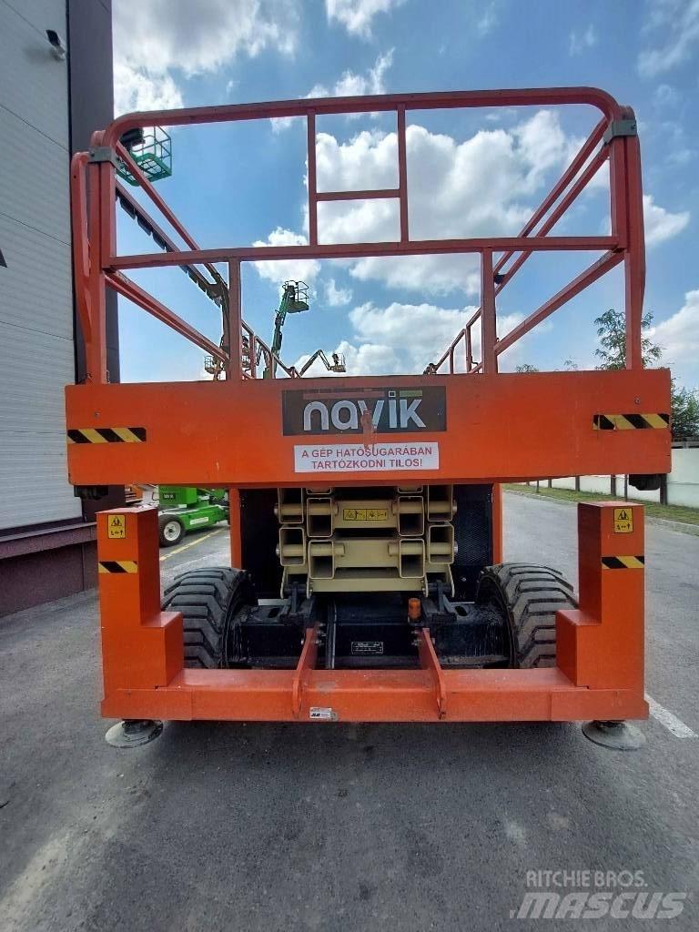 JLG 330 LRT Škaraste platforme