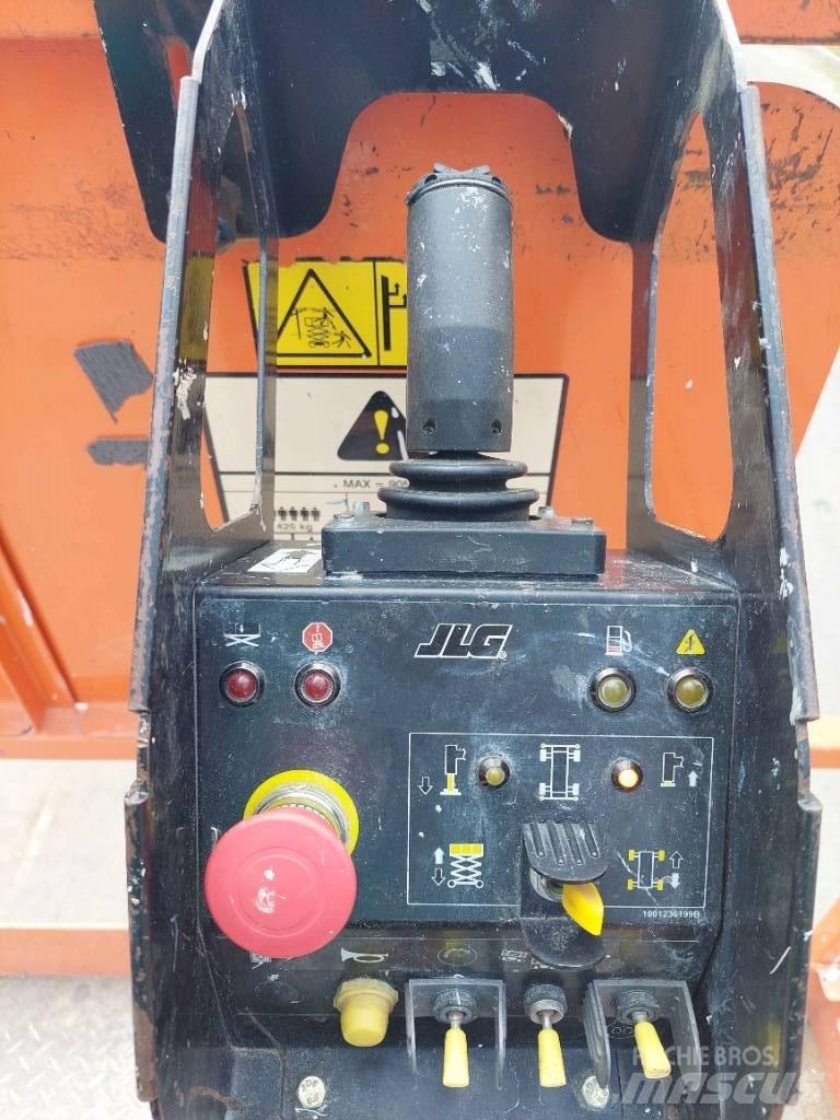 JLG 330 LRT Škaraste platforme