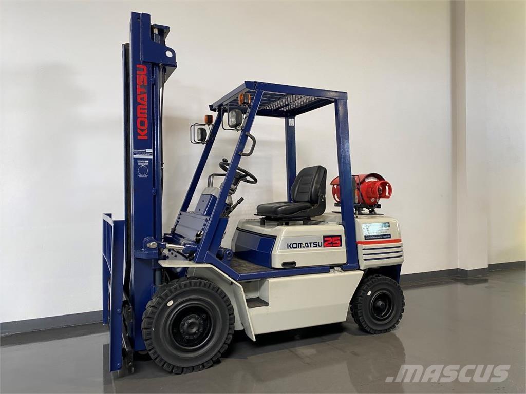 Komatsu FG25T-11E Plinski viličari