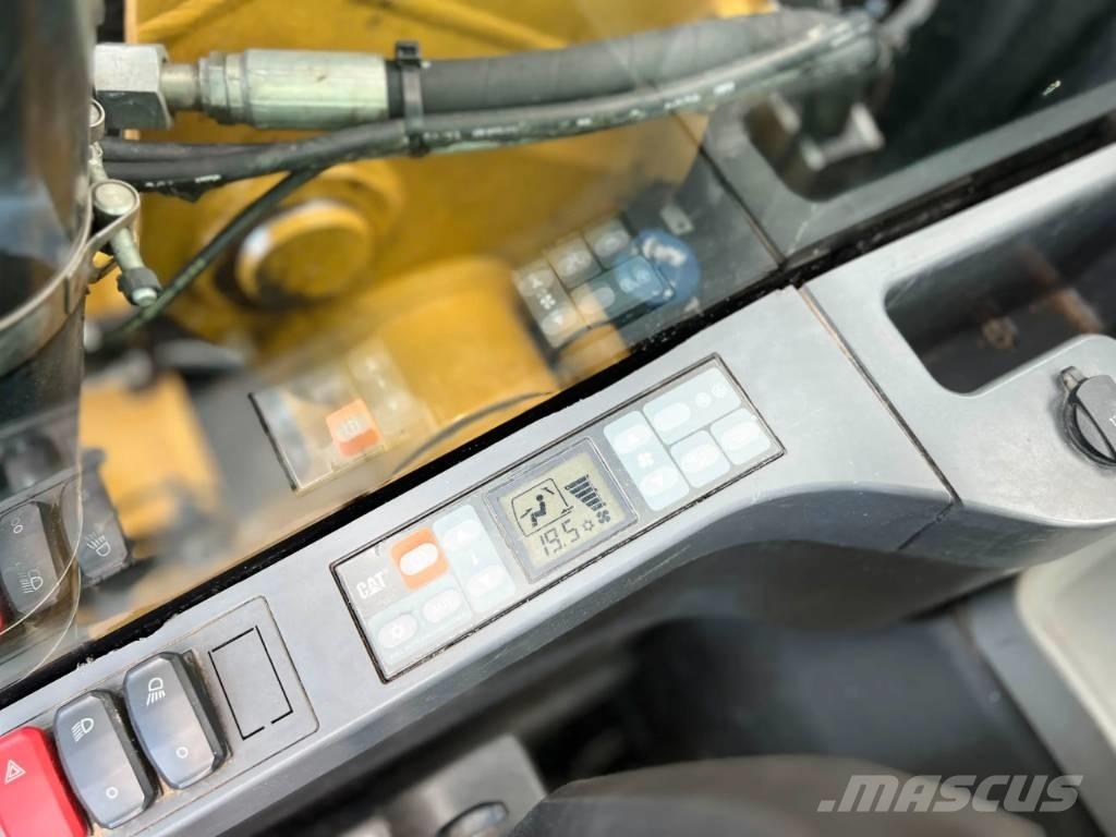 CAT M318F Bageri na kotačima