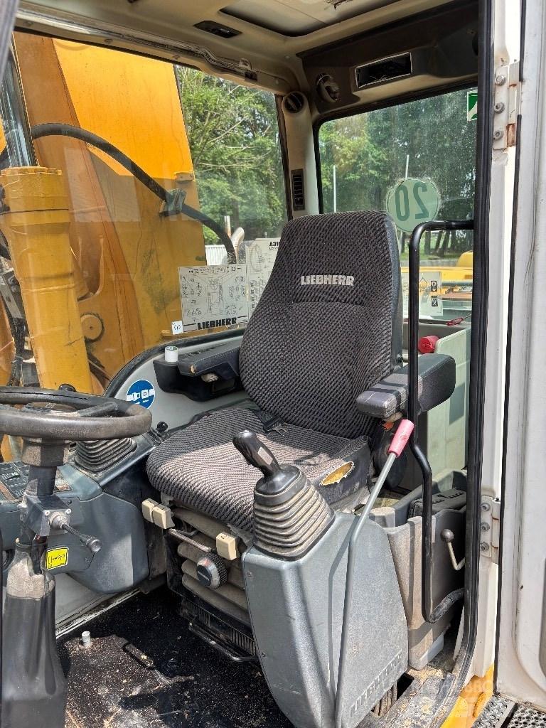 Liebherr A316 Bageri na kotačima
