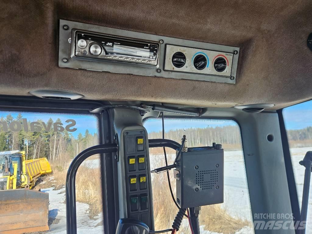 Valtra T 171 Traktori