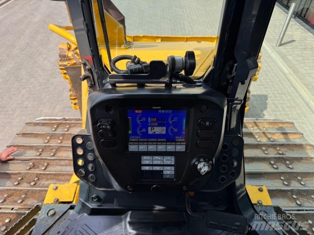 Komatsu D61PXi-24EO Buldožeri gusjeničari