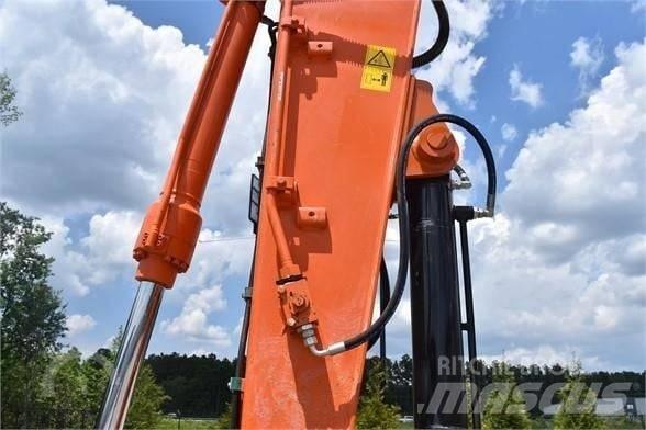 Hitachi ZX 135 Bageri gusjeničari