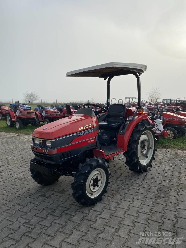 Mitsubishi MT200 Kompaktni (mali) traktori