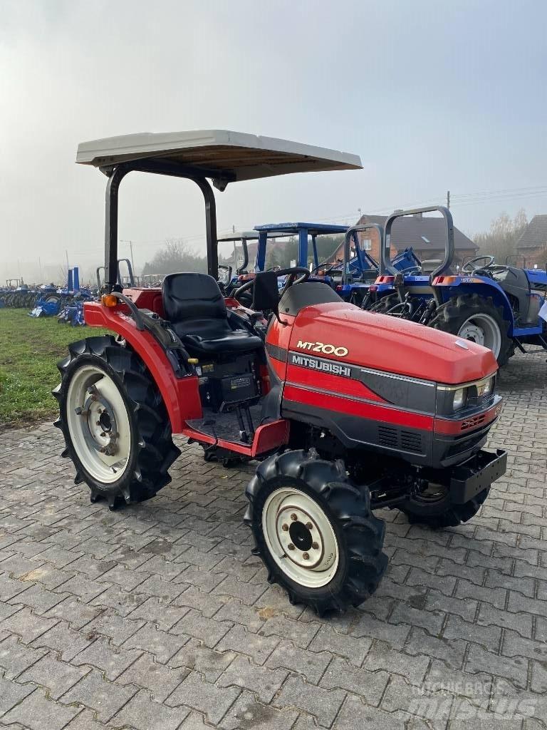Mitsubishi MT200 Kompaktni (mali) traktori