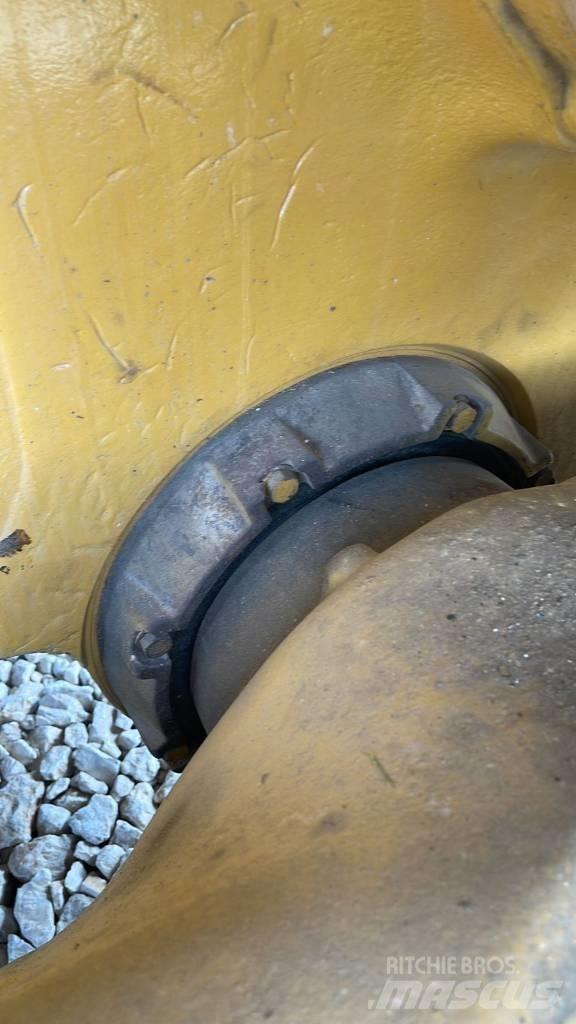 CAT D 9 N Buldožeri gusjeničari