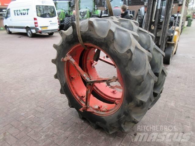 Goodyear 13.6/36 Gume, kotači i naplatci