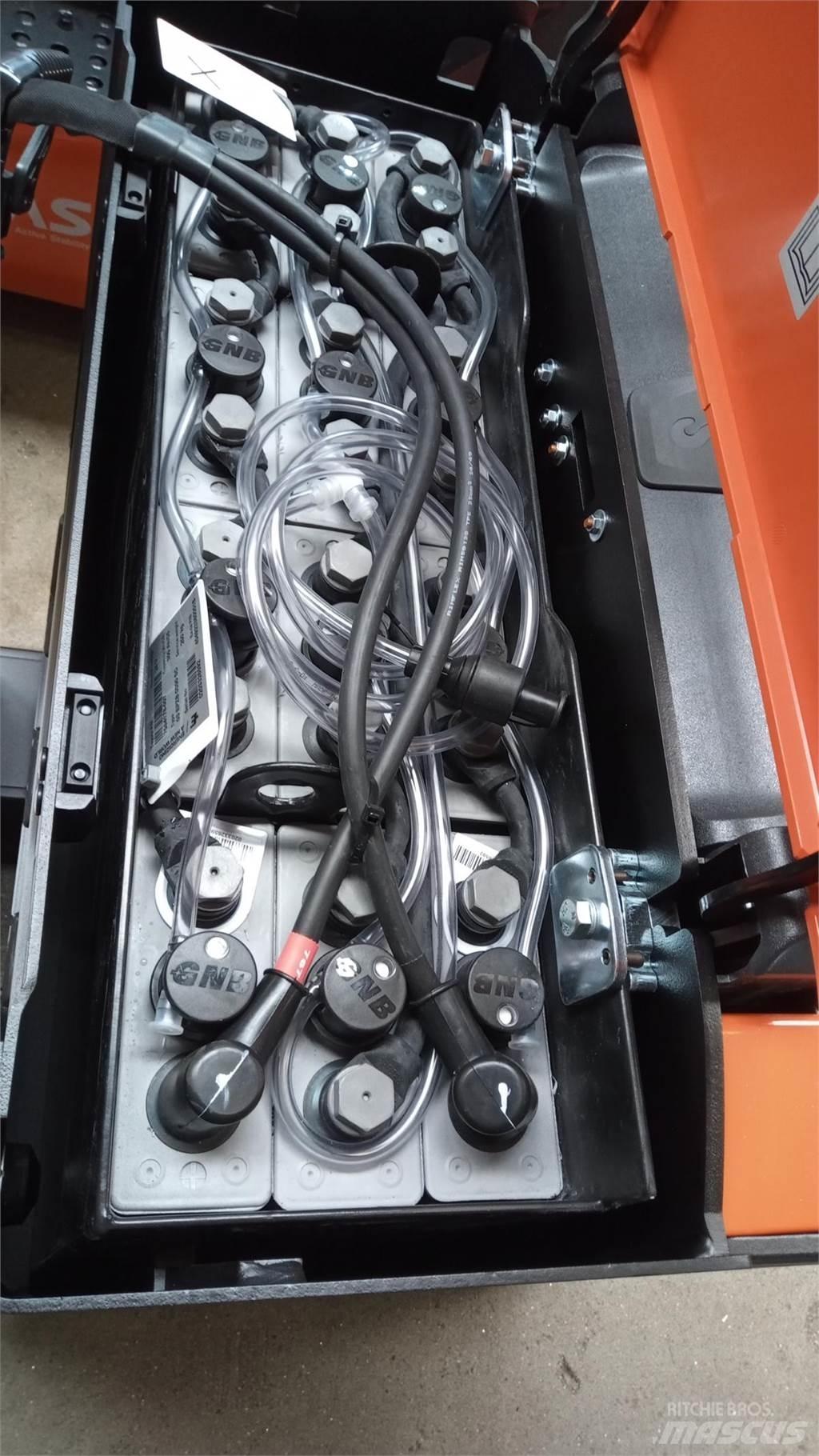 Toyota LPE200B Nisko podizni električni viličar