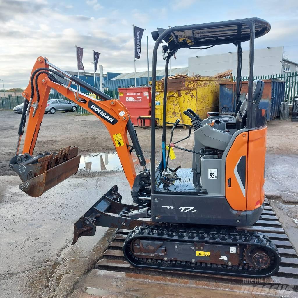Doosan DX 17 Bageri na kotačima