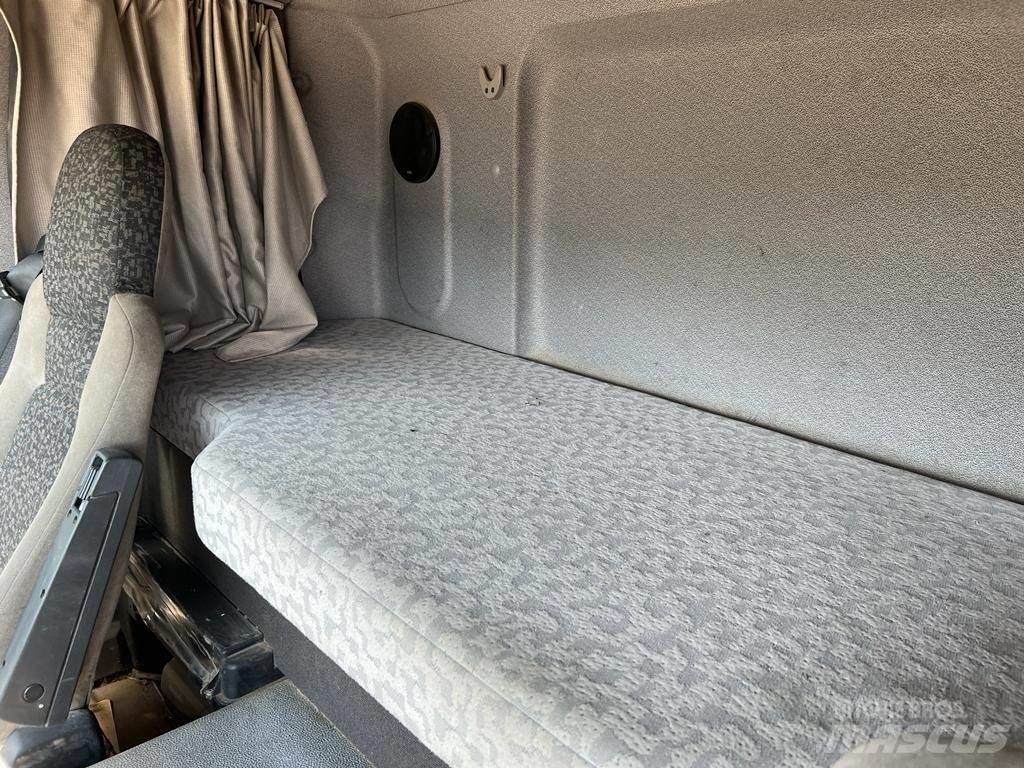 DAF CF85.460 Rol kiper kamioni s kukama za dizanje