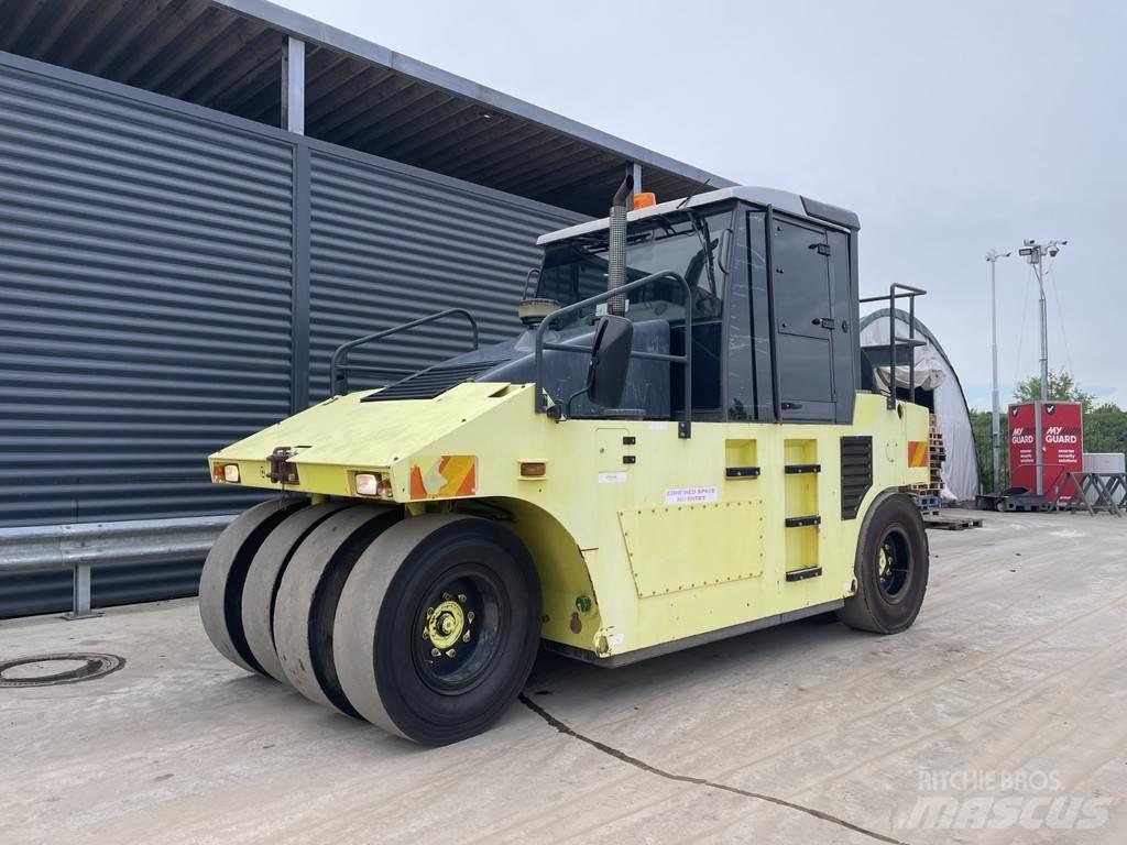 Ammann AP 240 Gumeni valjci na kotačima
