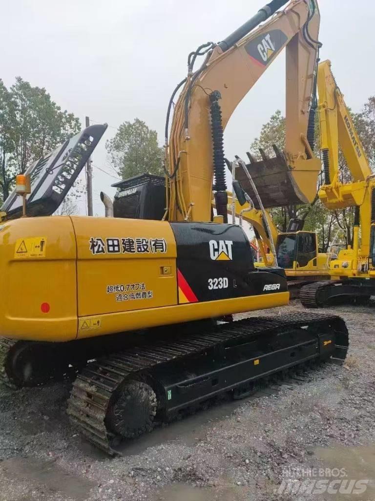 CAT 323D2 Bageri gusjeničari