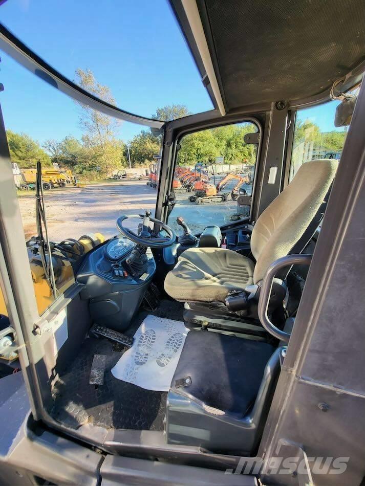 Mecalac AS 700 Utovarivači na kotačima