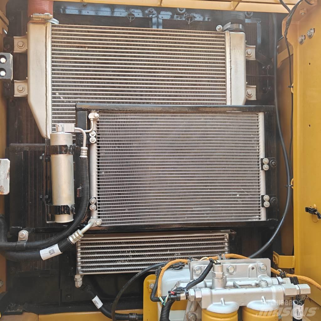 CAT 320D2L Bageri gusjeničari
