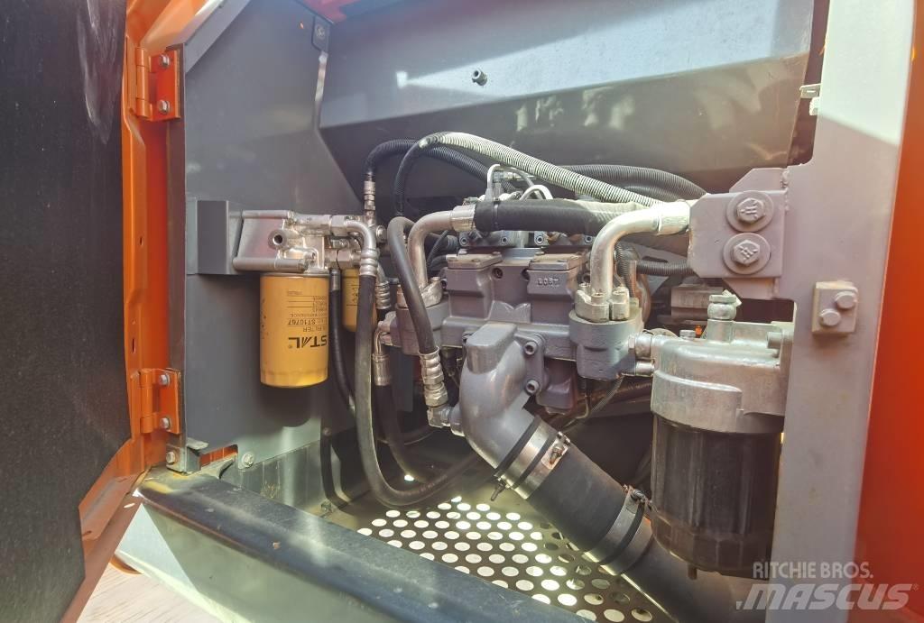 Hitachi ZX 210 Bageri gusjeničari