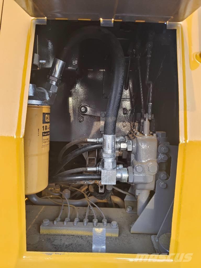 CAT D 5 K Buldožeri gusjeničari