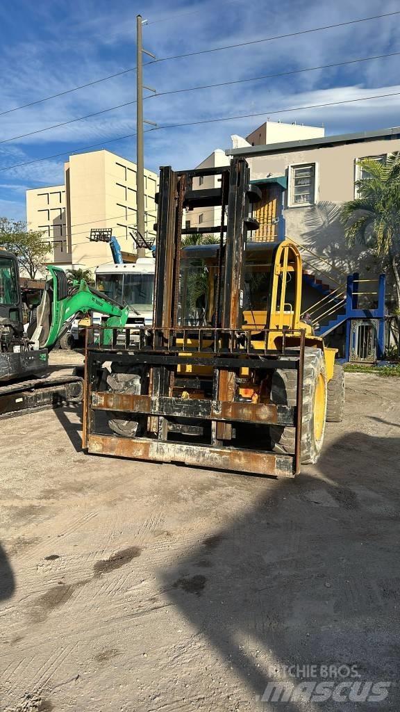 JCB S120 Terenski viličar