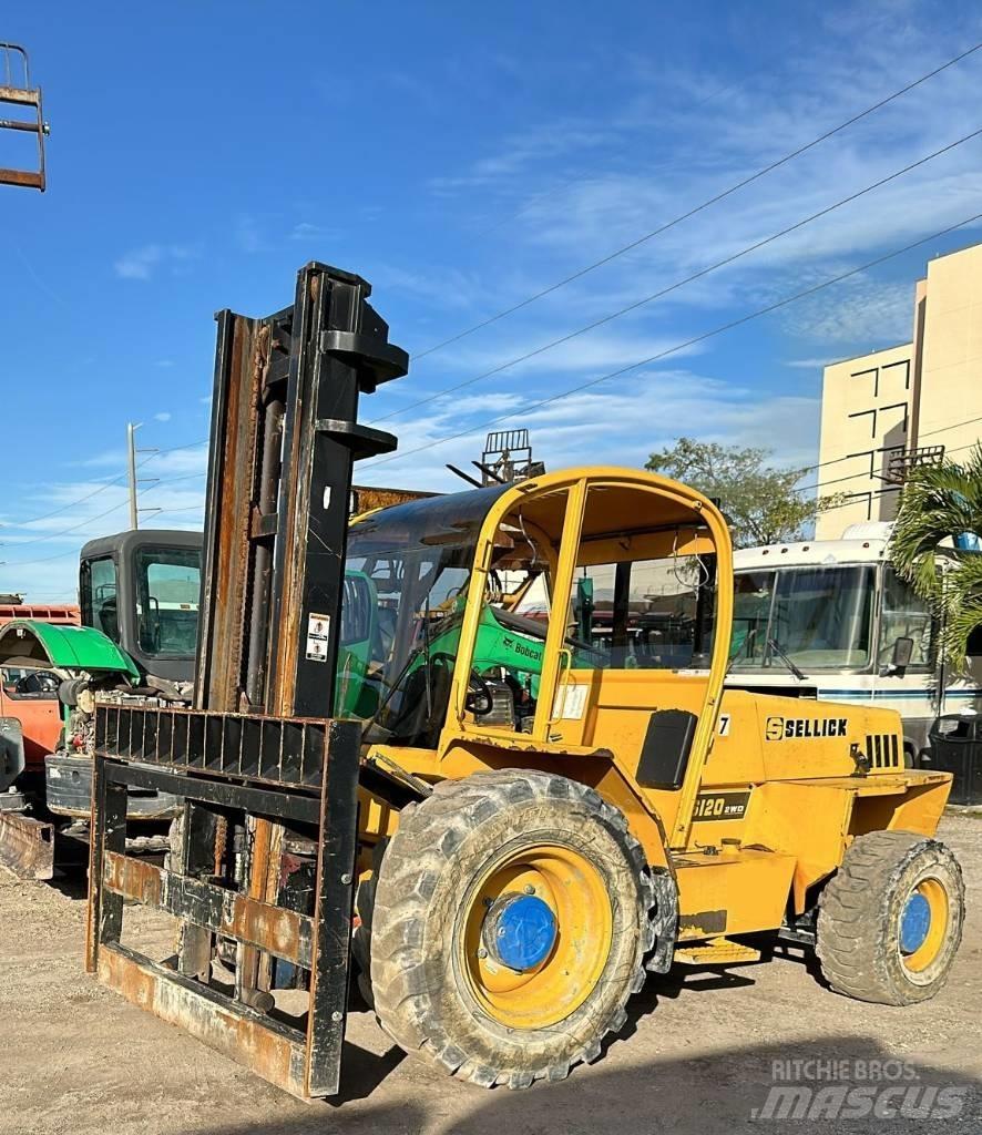 JCB S120 Terenski viličar
