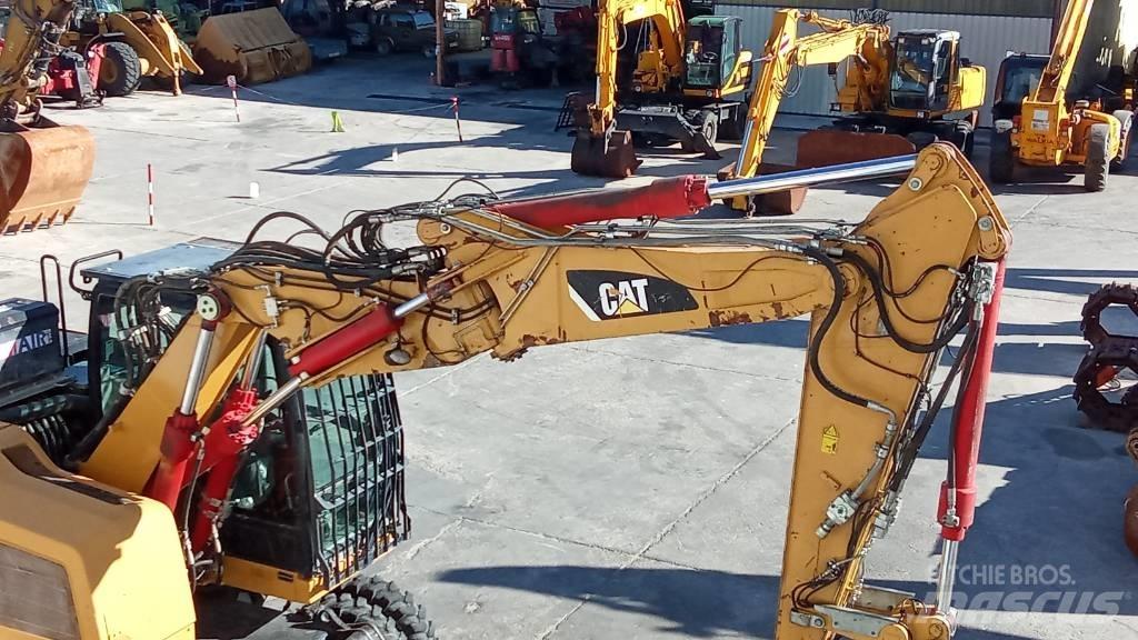 CAT M318F Bageri na kotačima