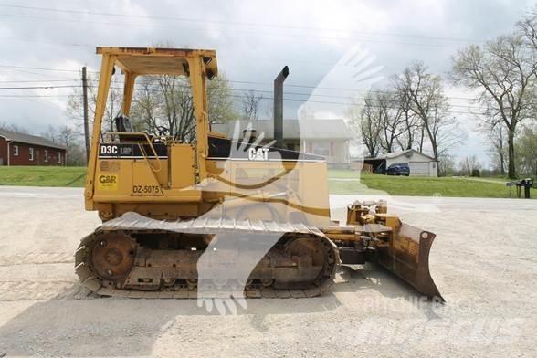 CAT D3C III Buldožeri gusjeničari