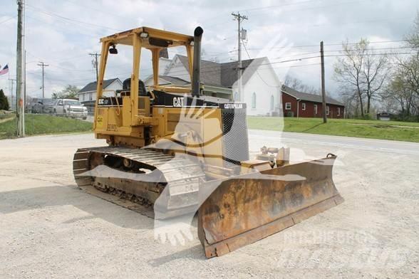 CAT D3C III Buldožeri gusjeničari