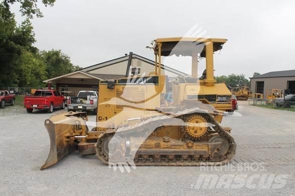 CAT D5M XL Buldožeri gusjeničari