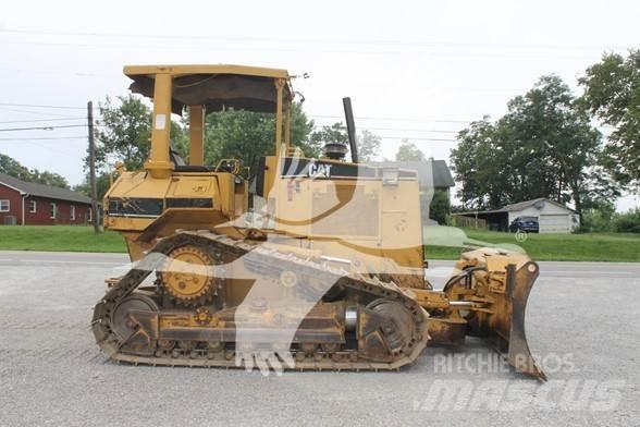 CAT D5M XL Buldožeri gusjeničari