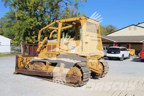 CAT D6D Buldožeri gusjeničari