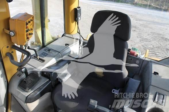 CAT D6N XL Buldožeri gusjeničari