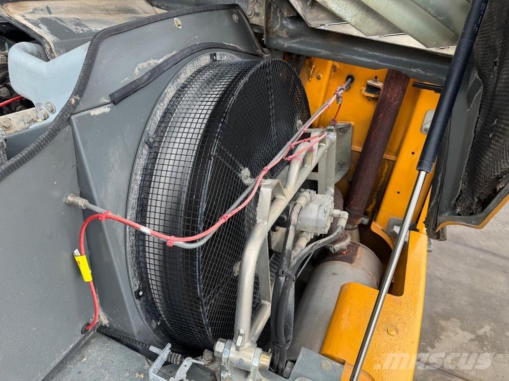 Liebherr A 316 Bageri za manipuliranje materijalom / otpadom