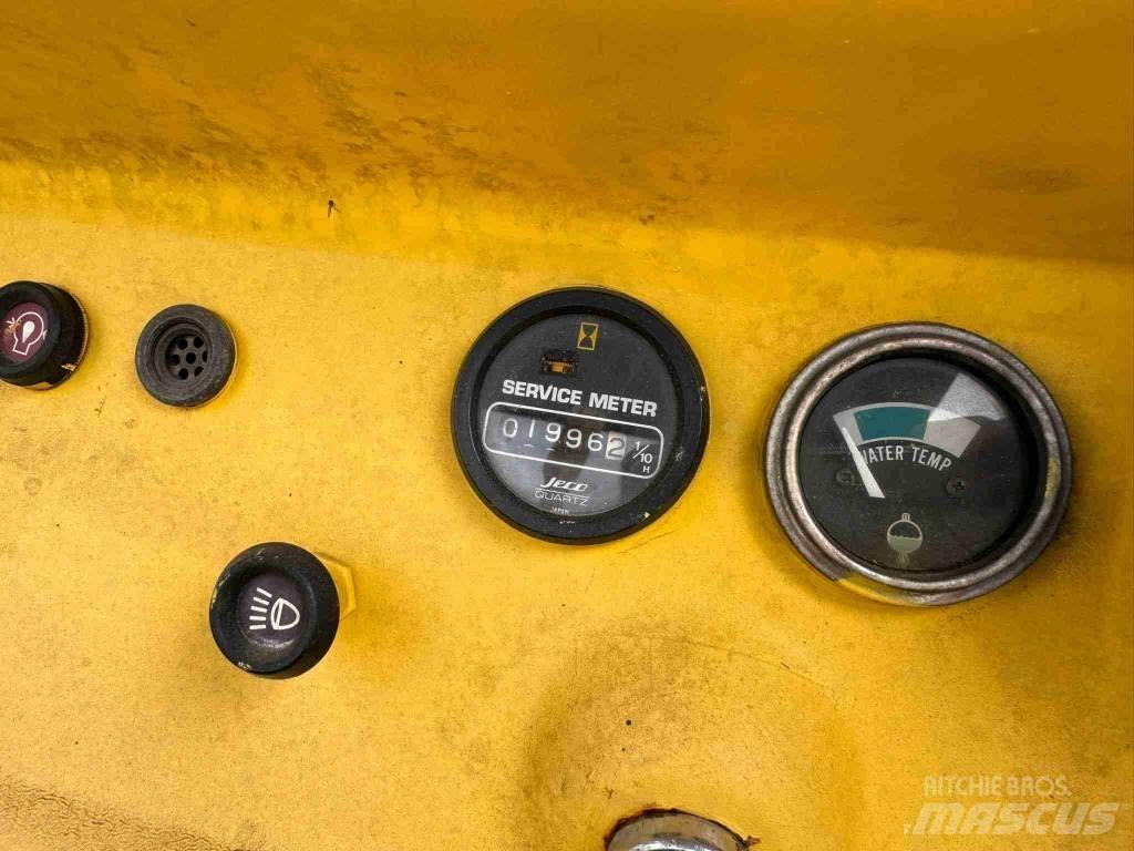Komatsu D 21 P-5 Buldožeri gusjeničari