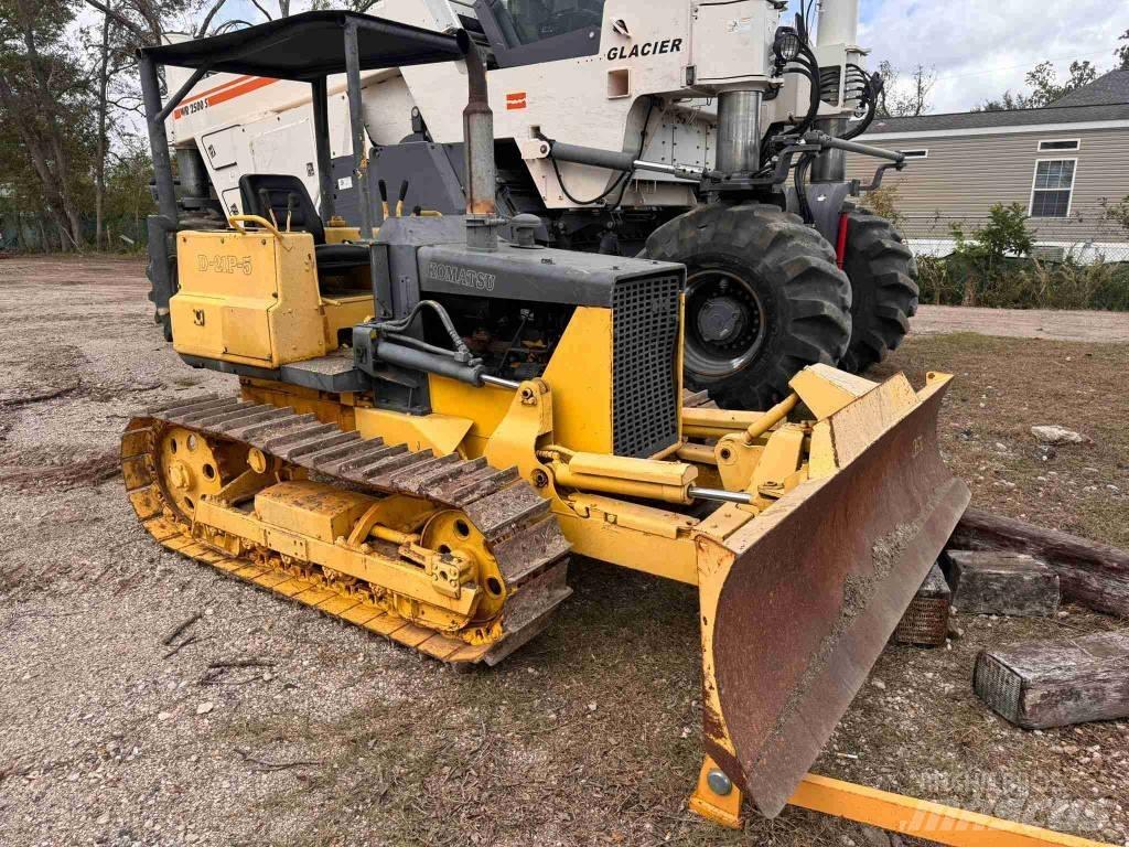 Komatsu D 21 P-5 Buldožeri gusjeničari