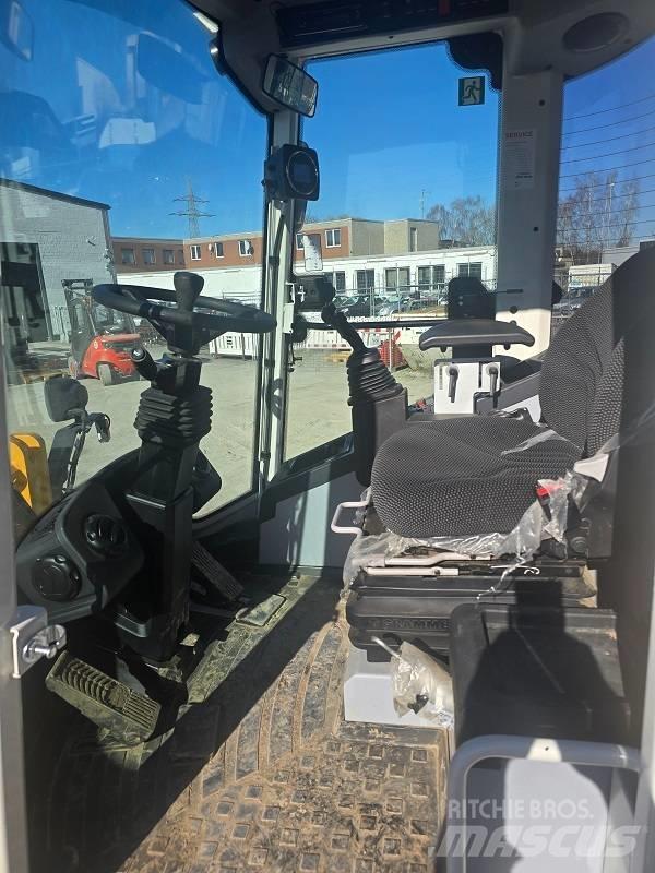 Avant 755 i Skid steer mini utovarivači