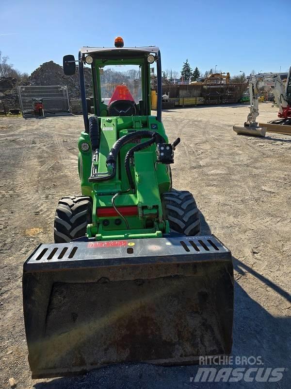 Avant 755 i Skid steer mini utovarivači