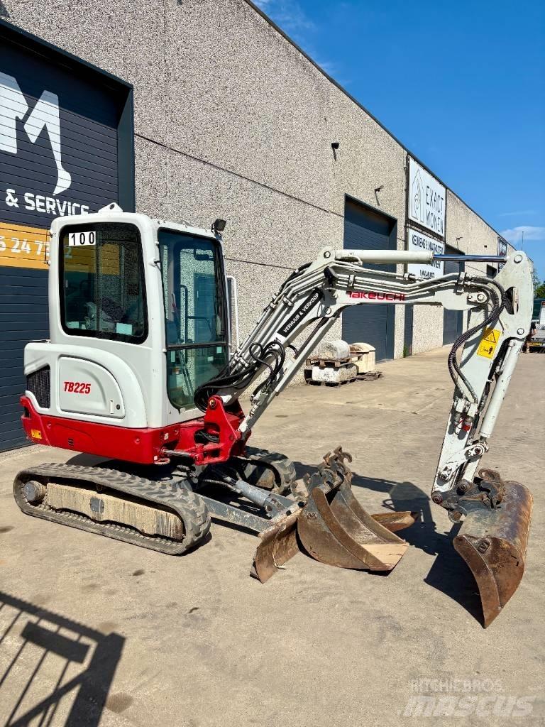 Takeuchi TB 225 Mini bageri <7t