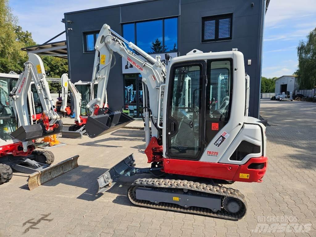 Takeuchi TB225 V0 Mini bageri <7t