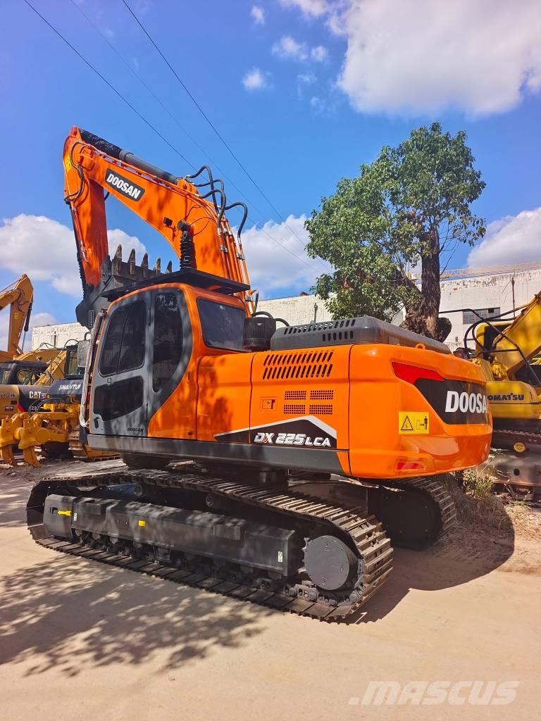 Doosan DX 225 LCA Bageri gusjeničari