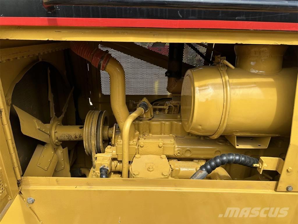 CAT D 6 G Buldožeri gusjeničari