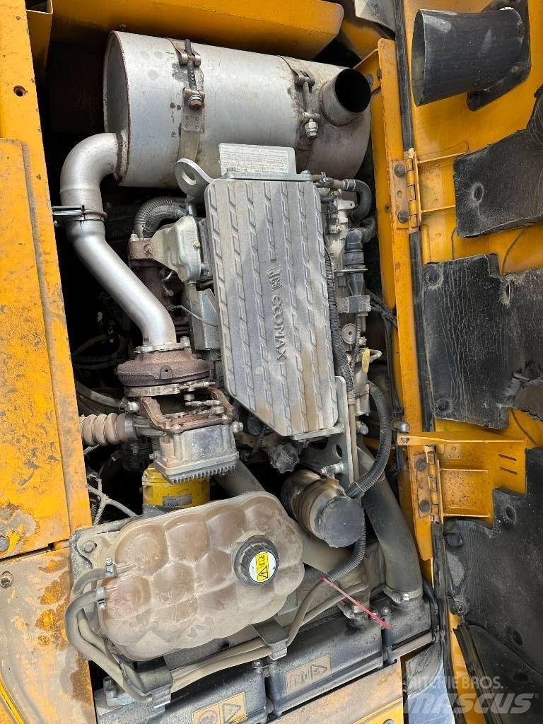 JCB JS 130 LC Bageri gusjeničari