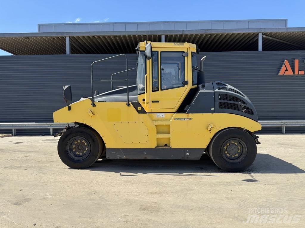 Bomag BW 25 RH Gumeni valjci na kotačima