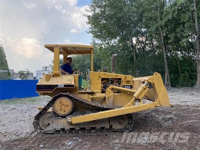 CAT D5H Buldožeri gusjeničari