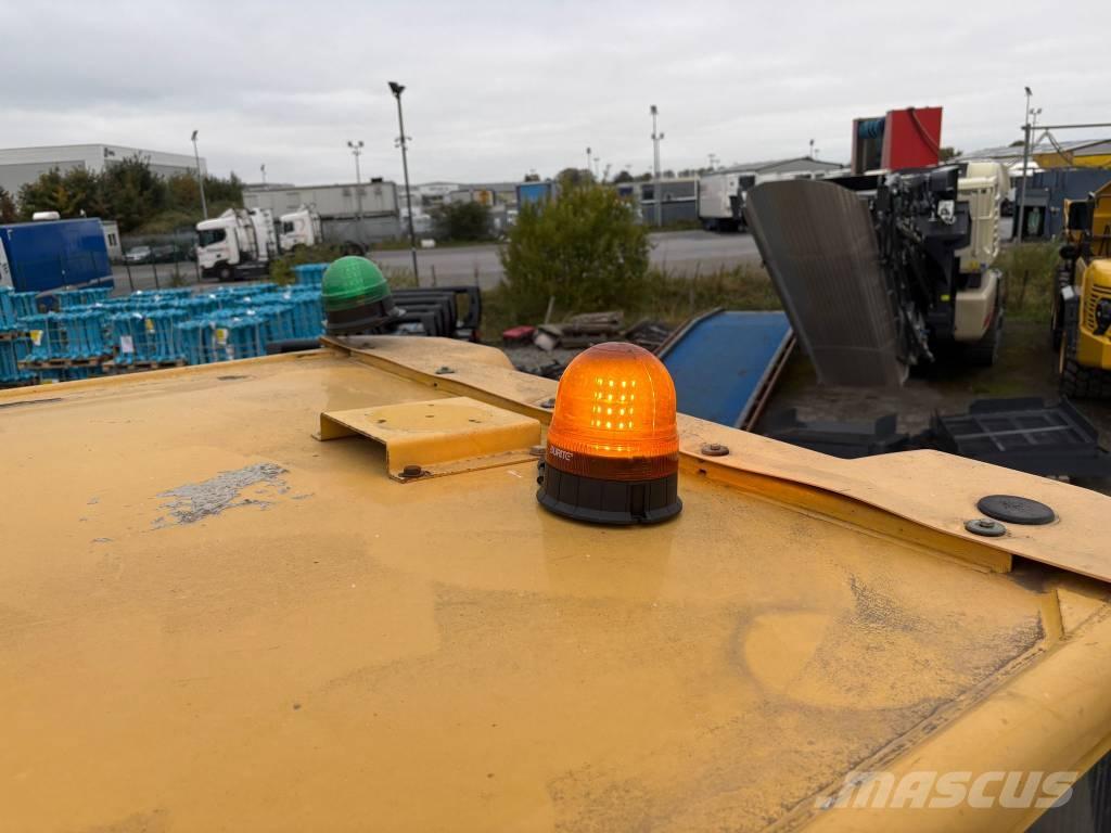 Komatsu HM300-3 Zglobni demperi