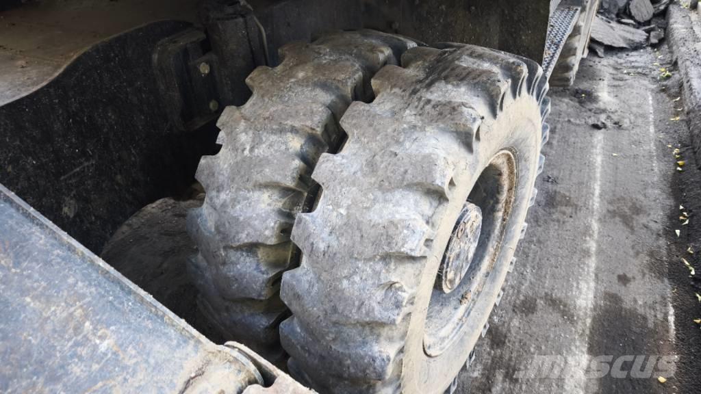 CAT 313 D Bageri na kotačima