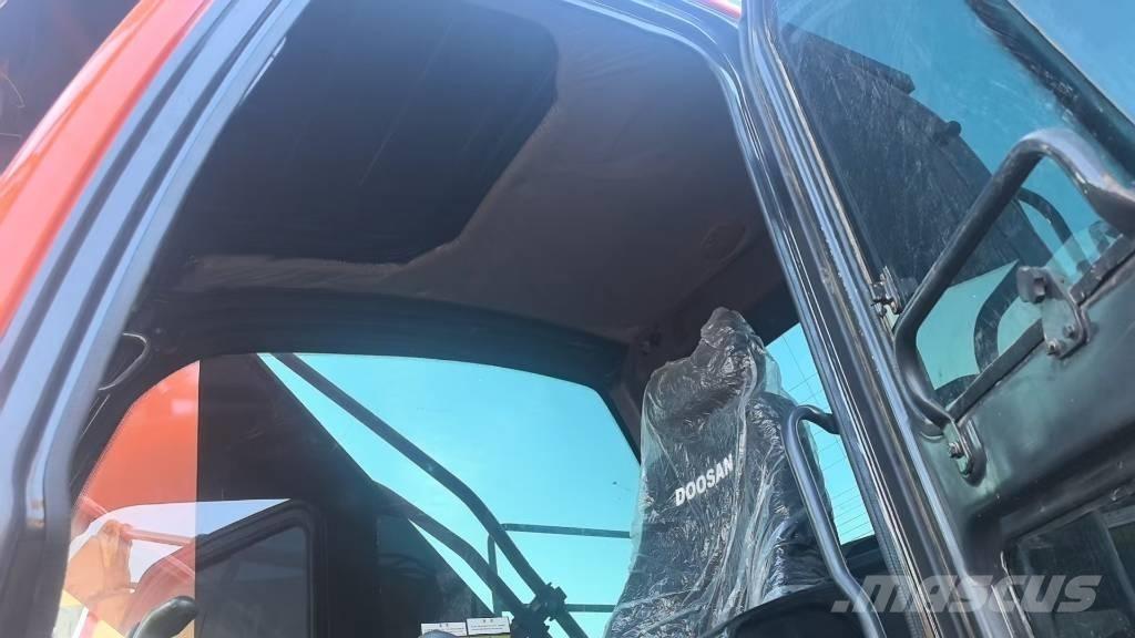 Doosan DX300LC Bageri gusjeničari