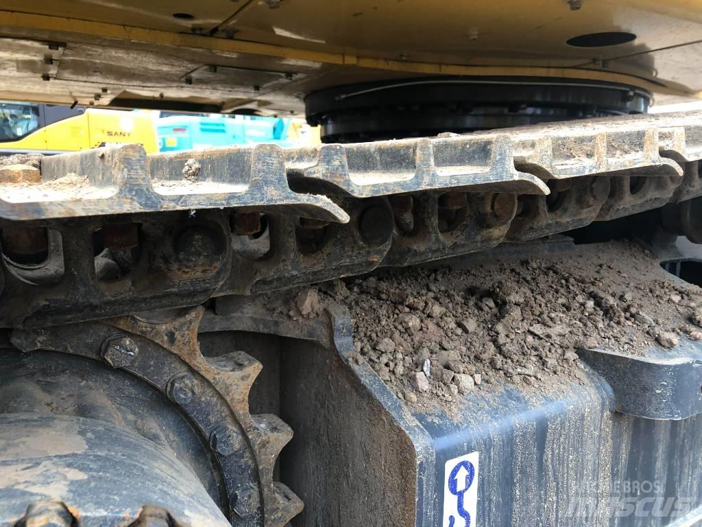 Komatsu 220-8 Bageri gusjeničari