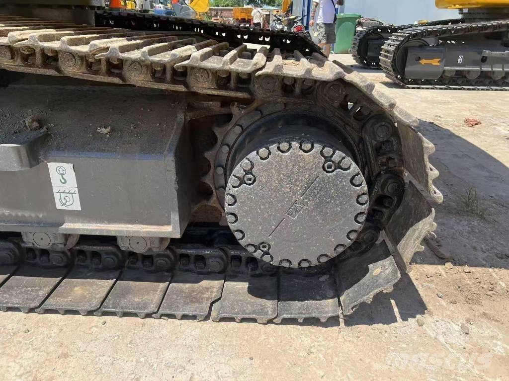 Komatsu 220 Bageri gusjeničari