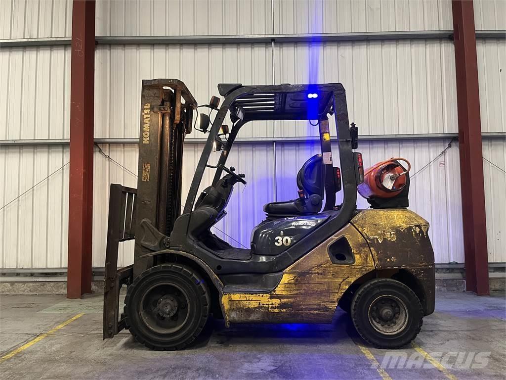 Komatsu FG30T-17 Plinski viličari
