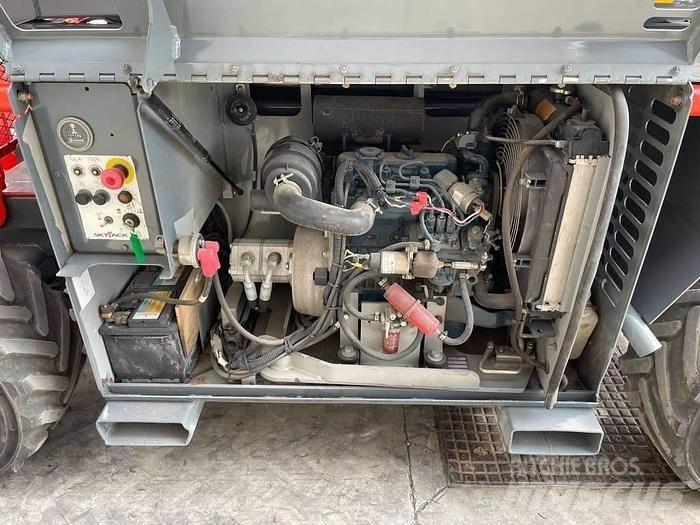 SkyJack SJ6832RT Škaraste platforme