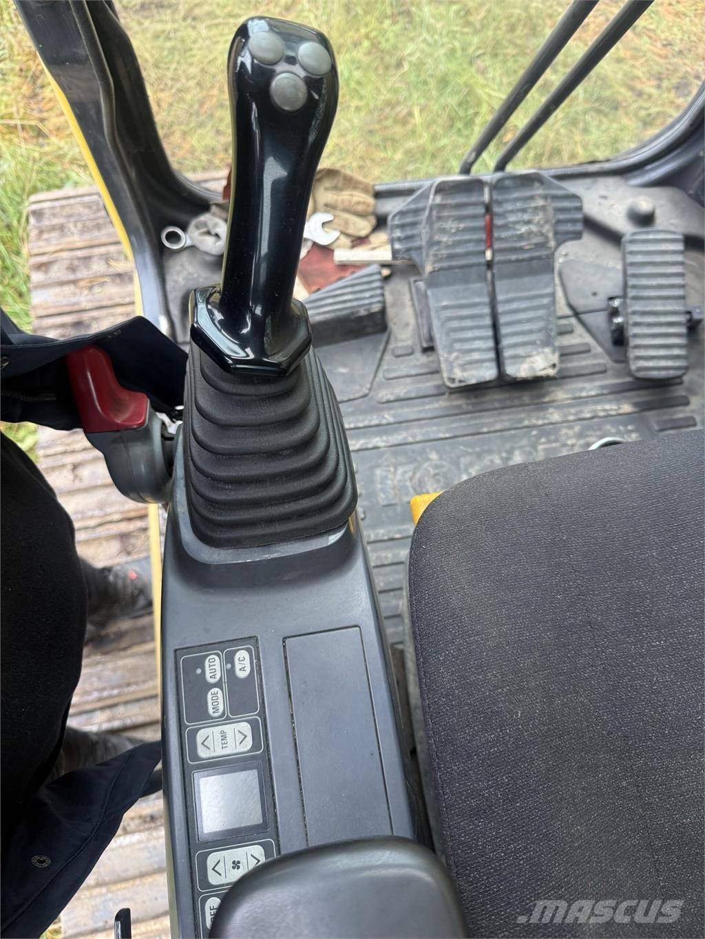 Komatsu PC180LC Bageri gusjeničari